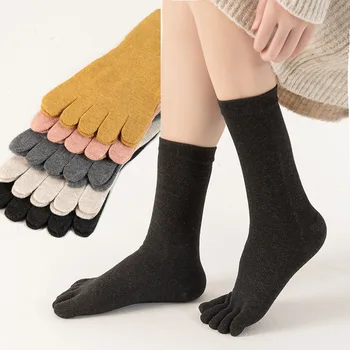 5 Párov Farbou Dlhé Trubice Päť Prstov Ponožky Žena Jeseň Zima Hrubé Bavlna Teplé Harajuku Bežné Obchodné Ponožky s Prstami